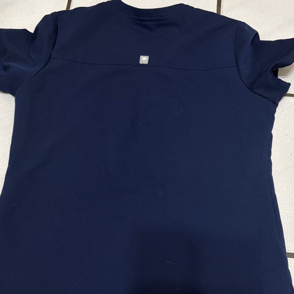 Fabletics scrub top small - Picture 3 of 3